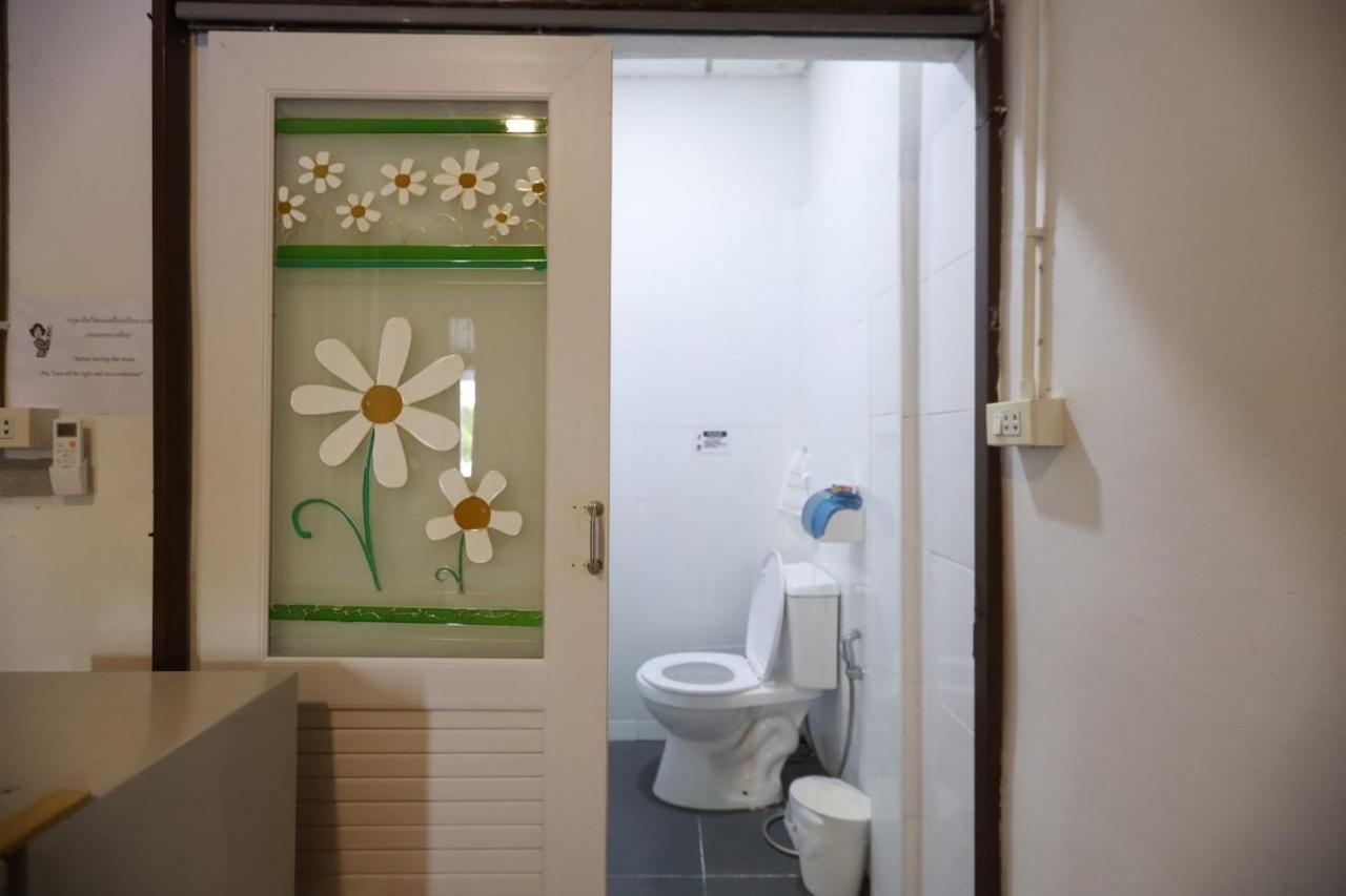 Banana Hostel Donmuang Бангкок Экстерьер фото