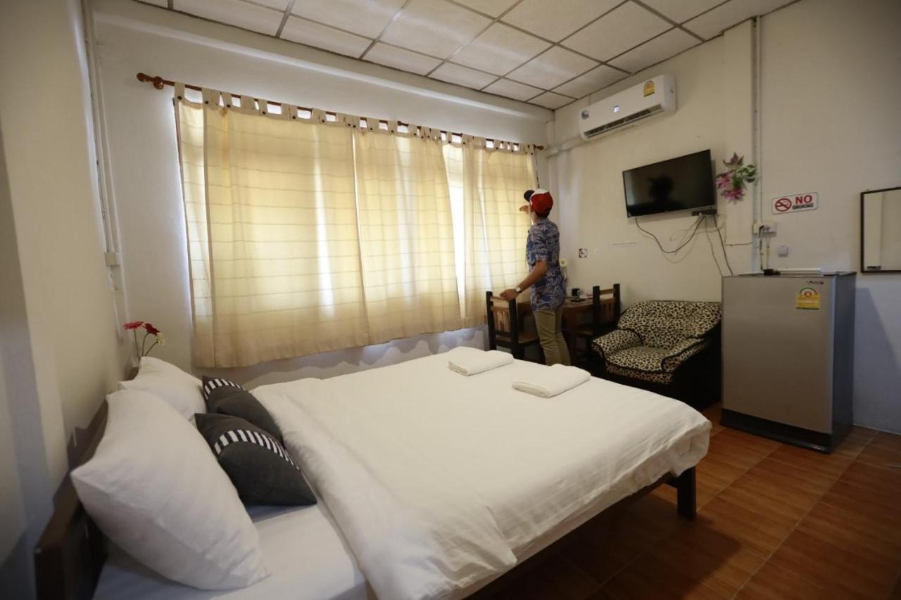 Banana Hostel Donmuang Бангкок Экстерьер фото