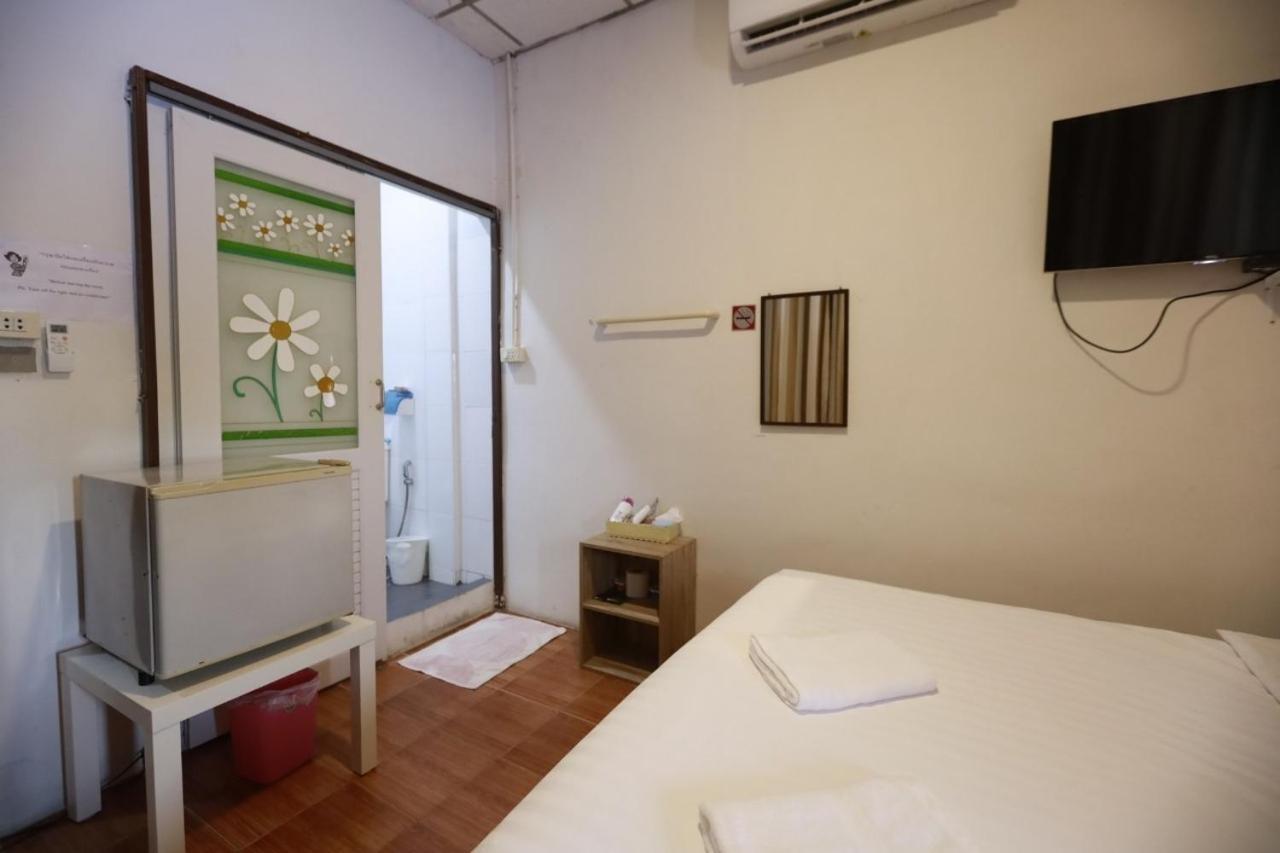 Banana Hostel Donmuang Бангкок Экстерьер фото