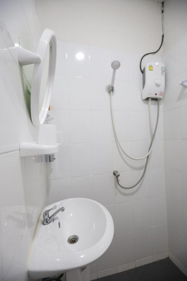 Banana Hostel Donmuang Бангкок Экстерьер фото