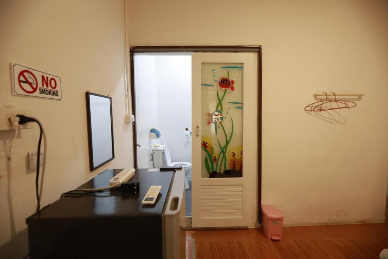 Banana Hostel Donmuang Бангкок Экстерьер фото
