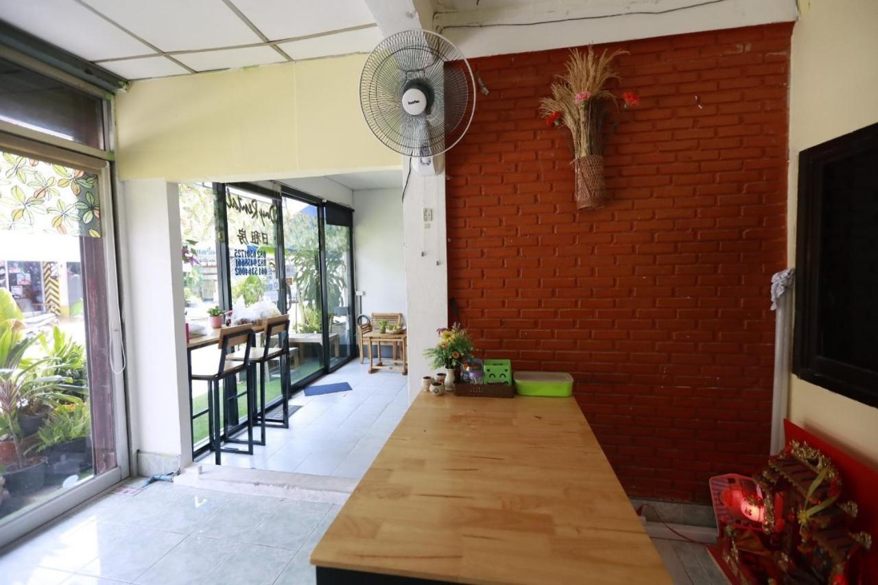Banana Hostel Donmuang Бангкок Экстерьер фото