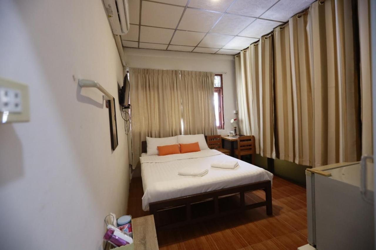 Banana Hostel Donmuang Бангкок Экстерьер фото