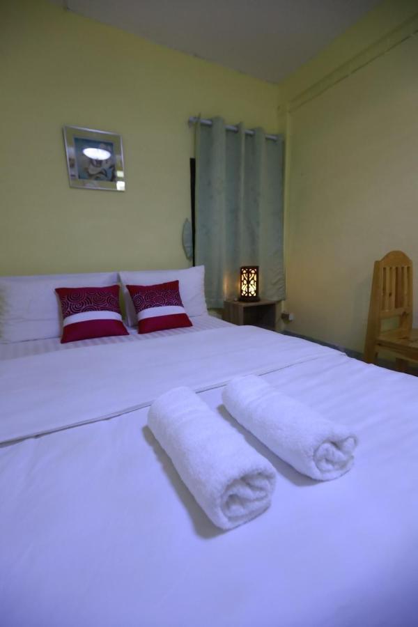 Banana Hostel Donmuang Бангкок Экстерьер фото