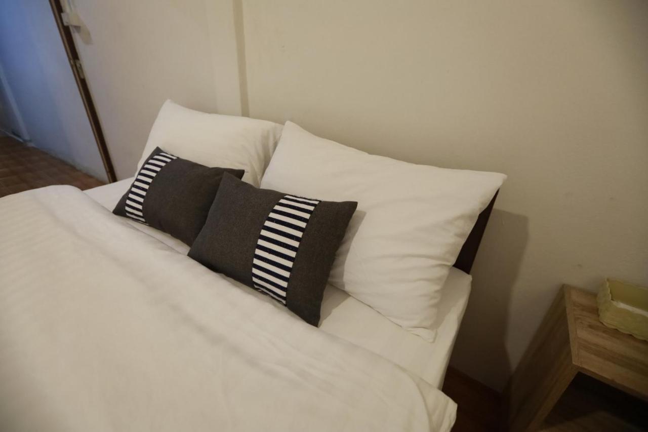 Banana Hostel Donmuang Бангкок Экстерьер фото