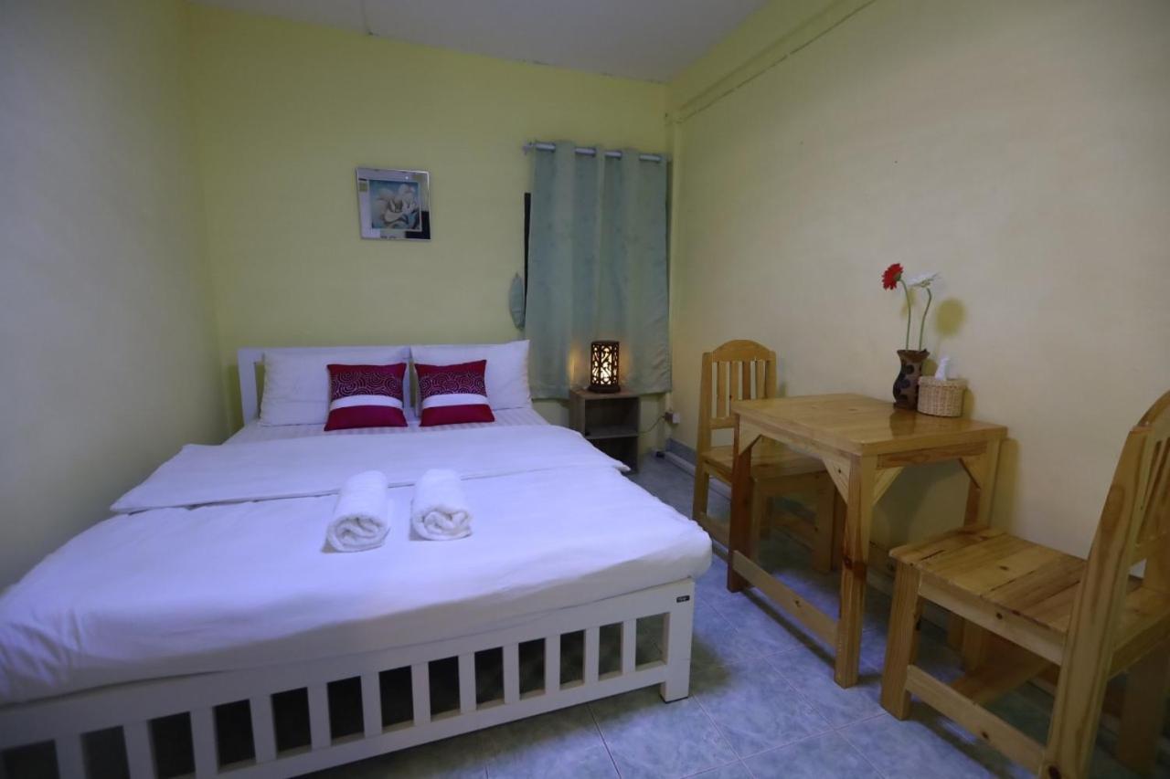 Banana Hostel Donmuang Бангкок Экстерьер фото
