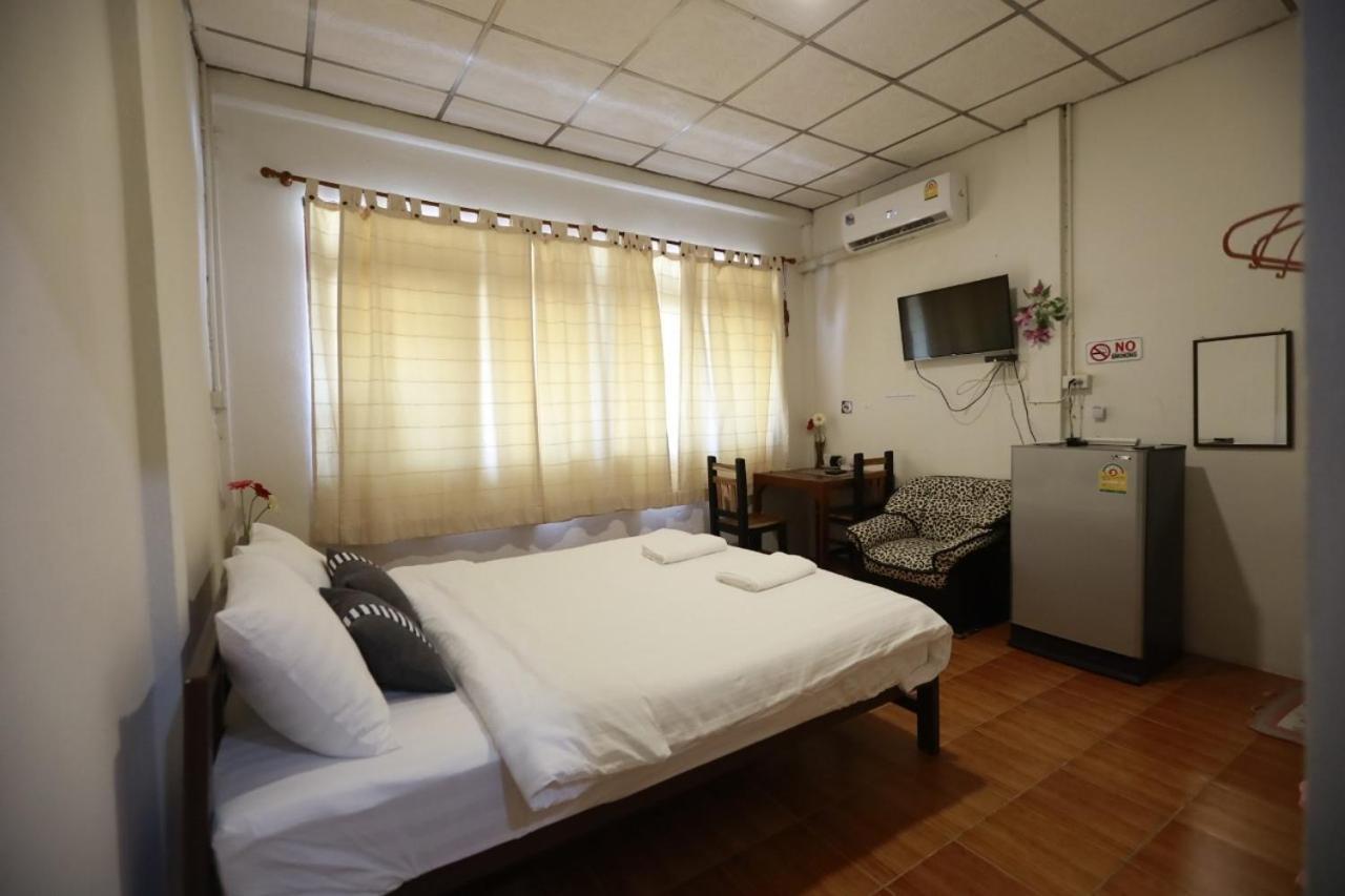 Banana Hostel Donmuang Бангкок Экстерьер фото