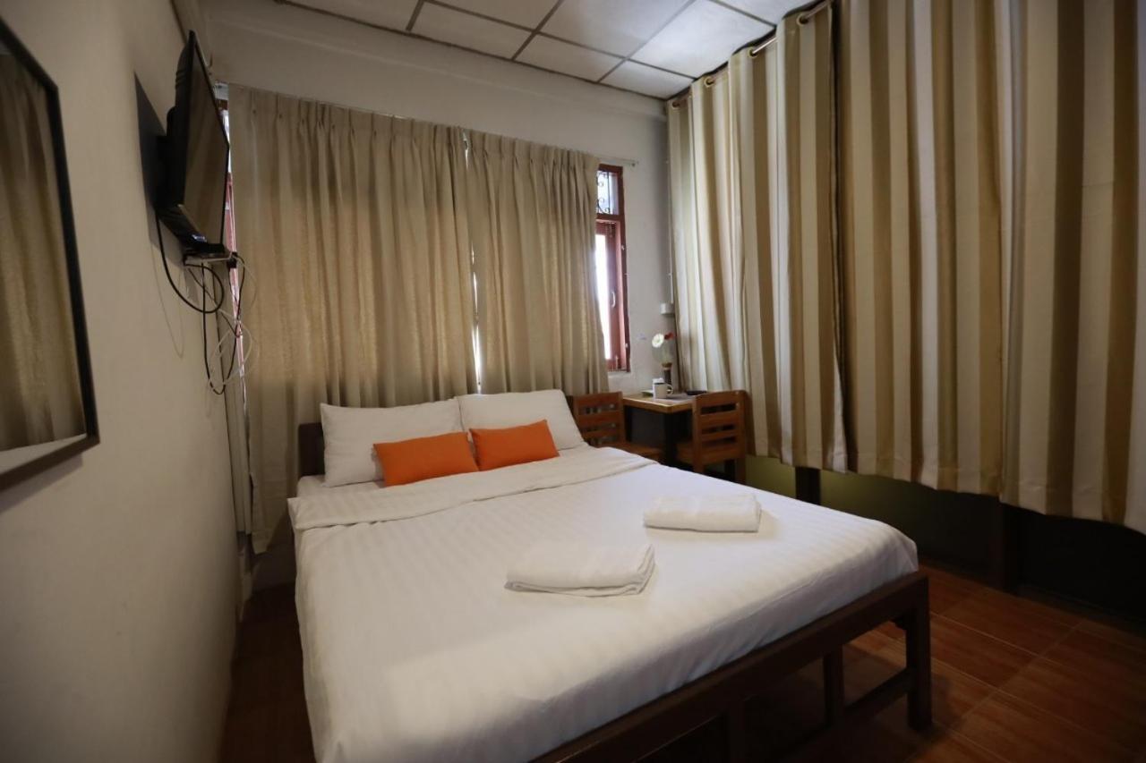 Banana Hostel Donmuang Бангкок Экстерьер фото
