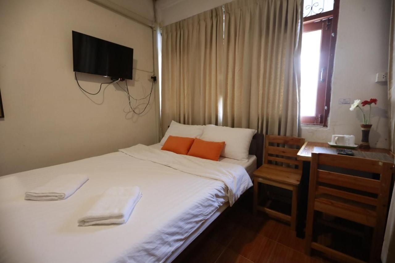 Banana Hostel Donmuang Бангкок Экстерьер фото